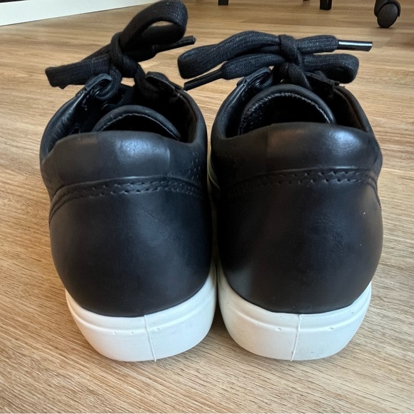 🔖🔖CLEARANCE 🔖🔖Ecco Black Sneakers Classic Low-Top Design - Picture 4 of 6